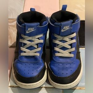 Nike Size 9C Court Borough Mid 2 Sneakers